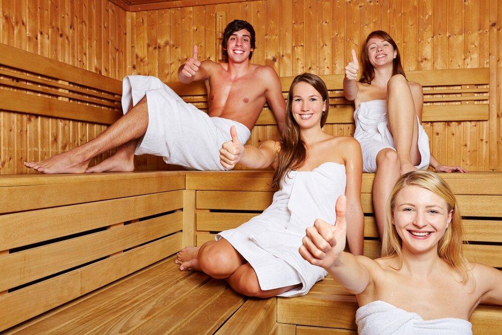 Русские девушки отдыхают в сауне