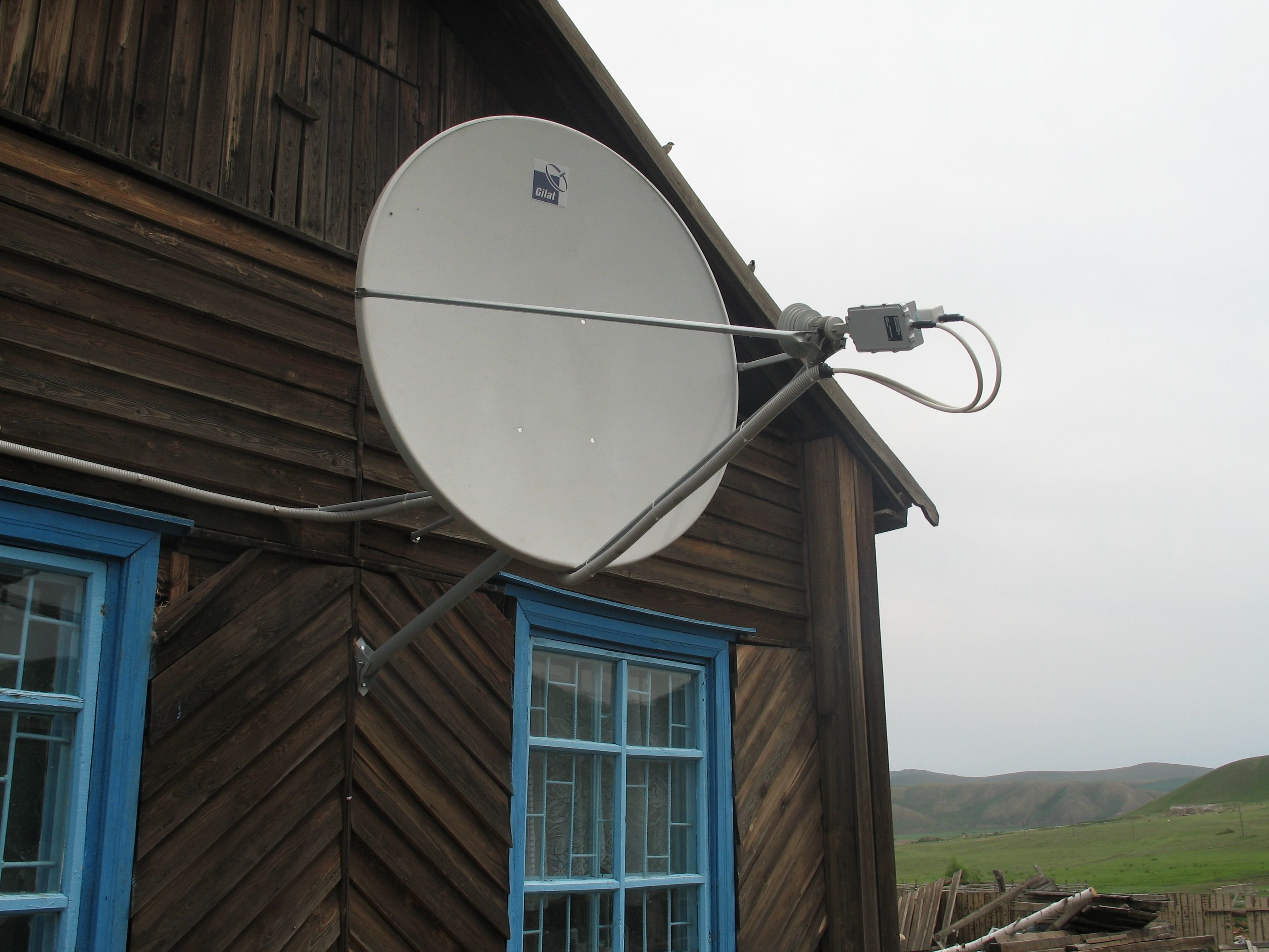 Лучшие спутниковые тарелки. Параболическая антенна на 21 ДБ. Спутниковая антенна. Антенны для спутникового телевидения. Спутниковая антенна на даче.