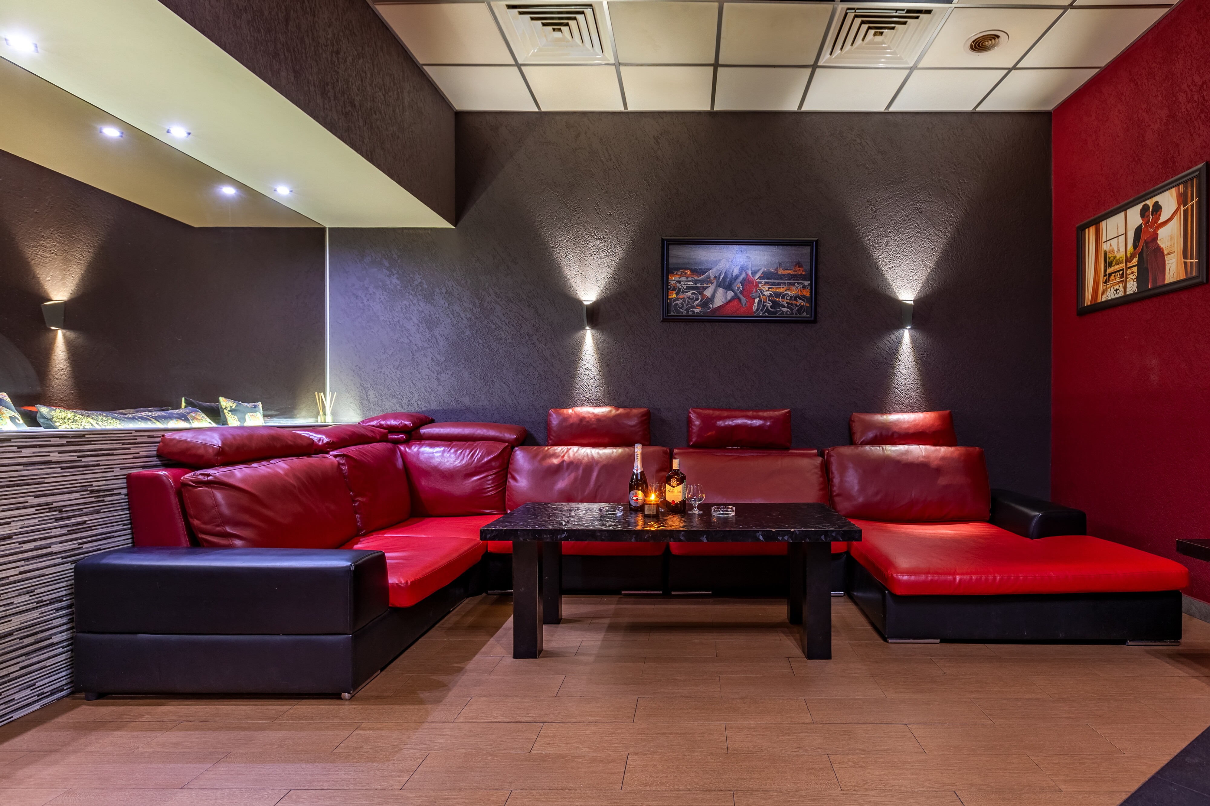 Жуынатын бөлмеде жетілген Оргазм кезінде киска жиырылады.