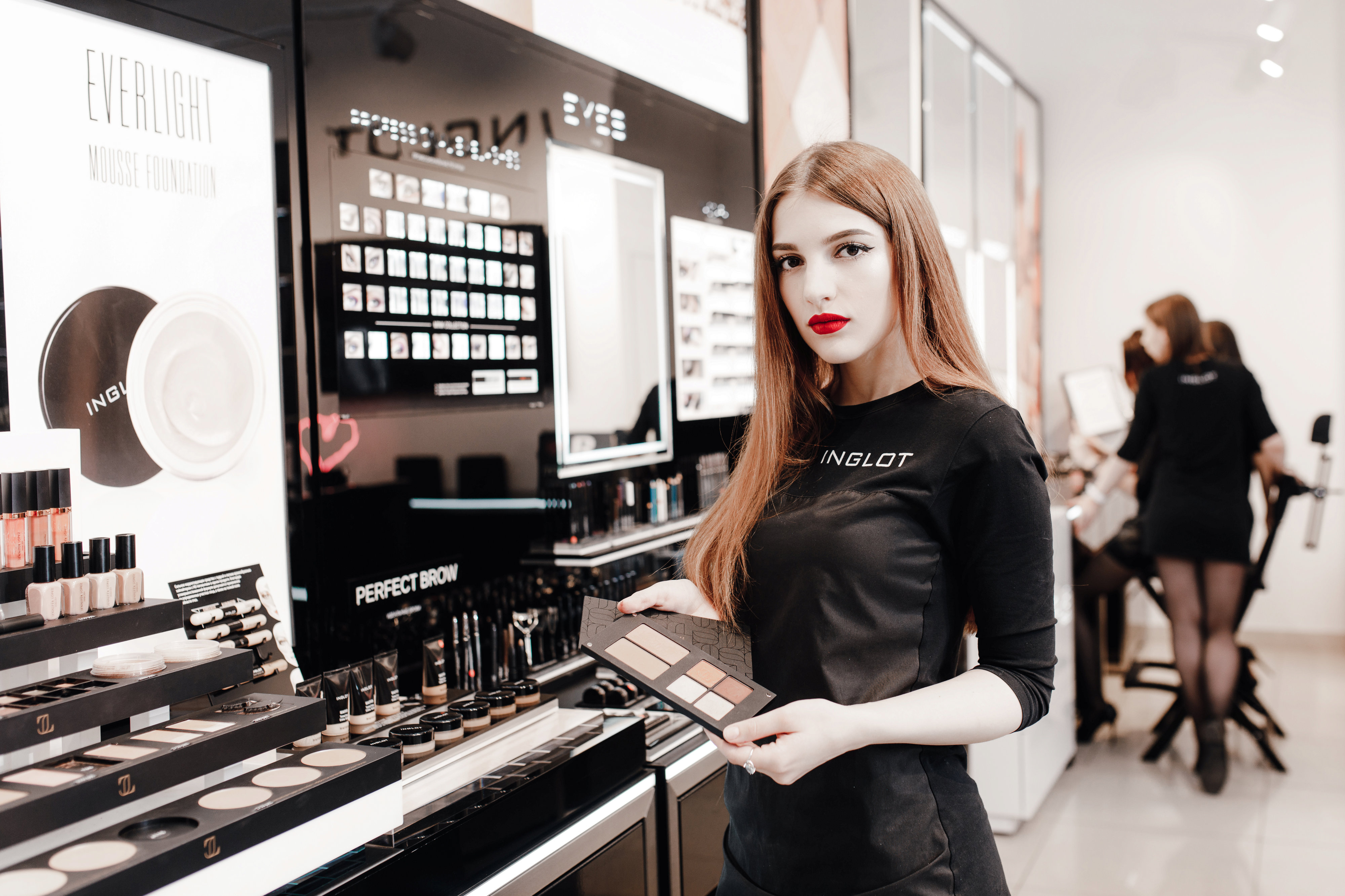 Макияж набережные челны цены. Визажист набережные челны. Академия момо набережные челны. Визажист набережные челны. Адель визажист набережные челны.