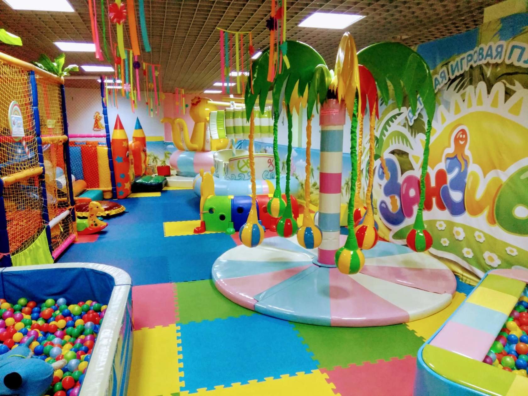 Зал развлечений. Развлекательный центр "детская игровой центр сказка" Динская. Игровая комната для детей. Детские развлекательные комнаты. Детские щавлекательные комната.