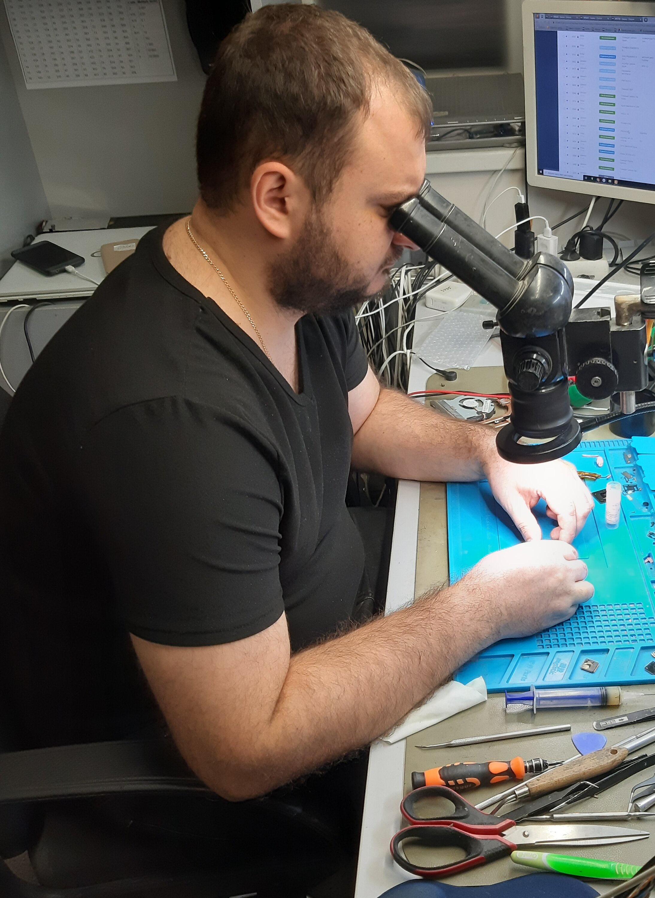 Михаил – мастер по настройке и ремонту компьютеров, мастер по ремонту ...