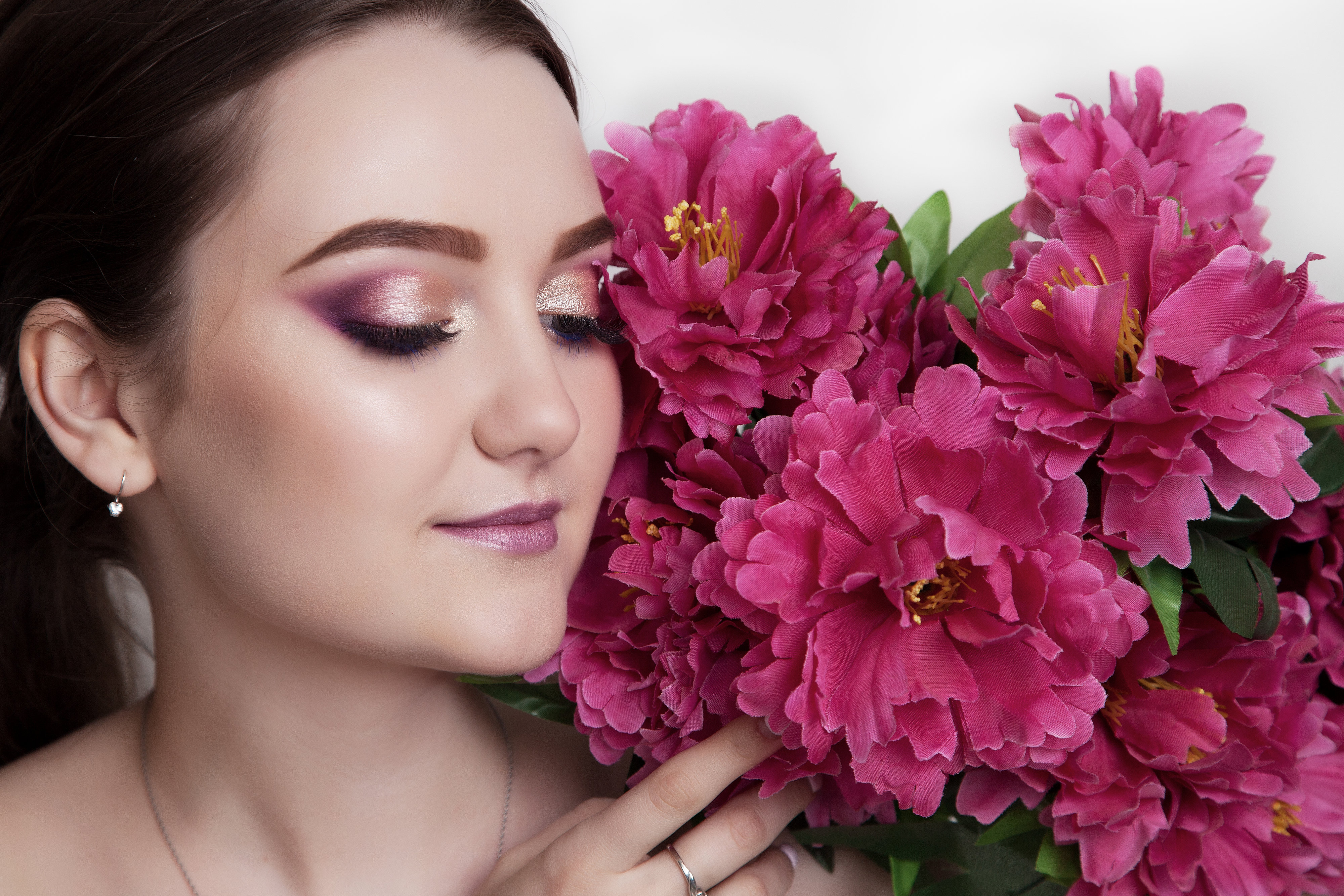 яна ерошенко новокузнецк. визажист новокузнецк. кочетыгина алиса новокузнецк. визажист новокузнецк. фотосессия с грубым макияжем в студии.