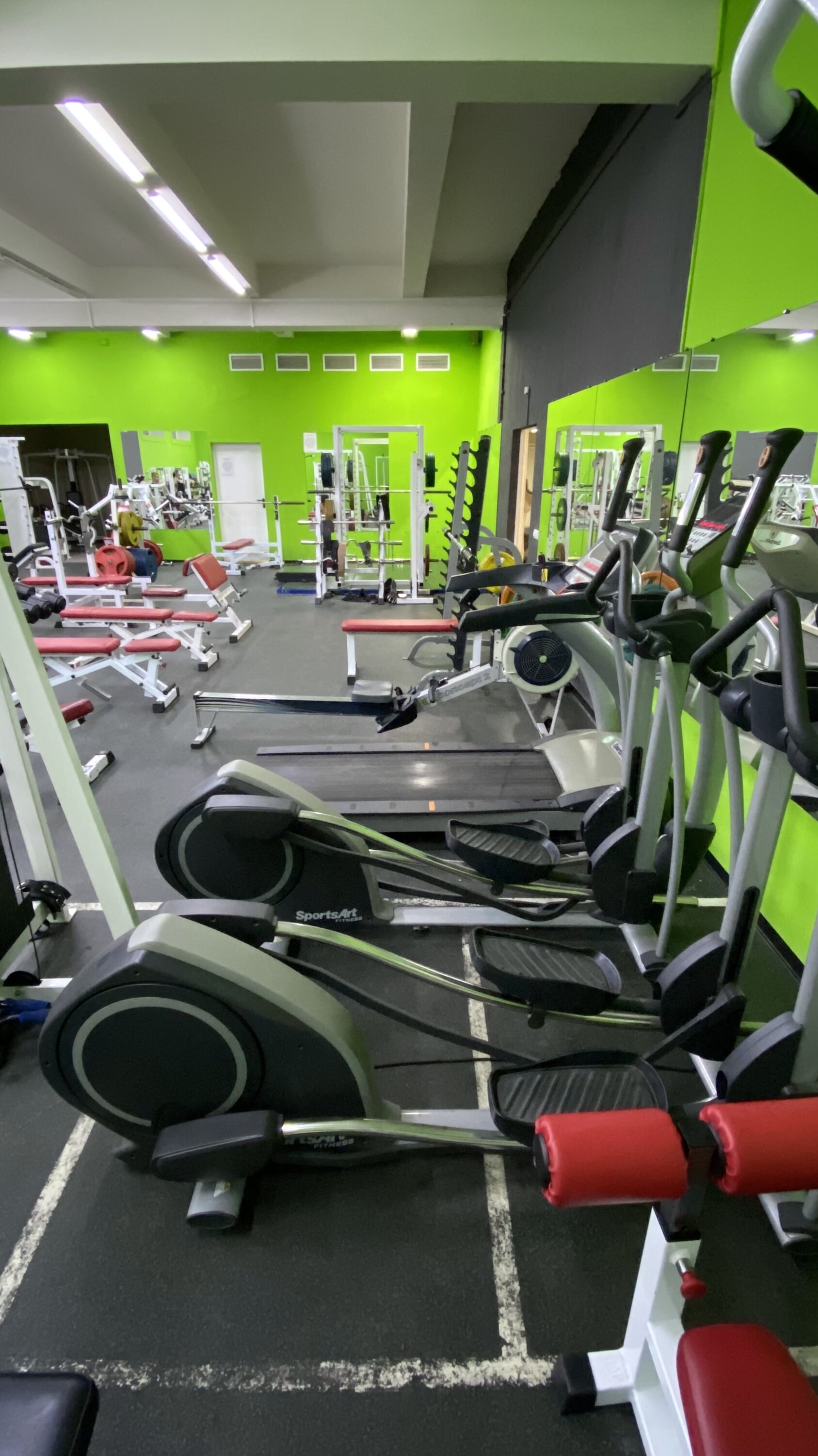 Gym воронеж. Спортивный зал Сварог. Фитнес центр Вторчермет. Сварог Воронеж.