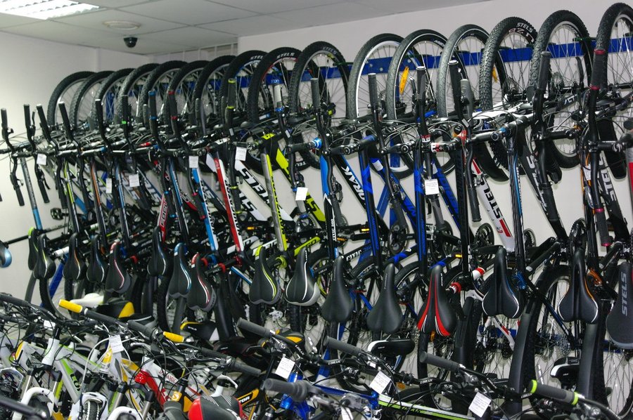 Стелс 36 воронеж на кольцовской каталог товаров. Камышлов спорттовары. Спорттовары ленинский просп 154. Веломагазин stels. Велобаза на беговой.