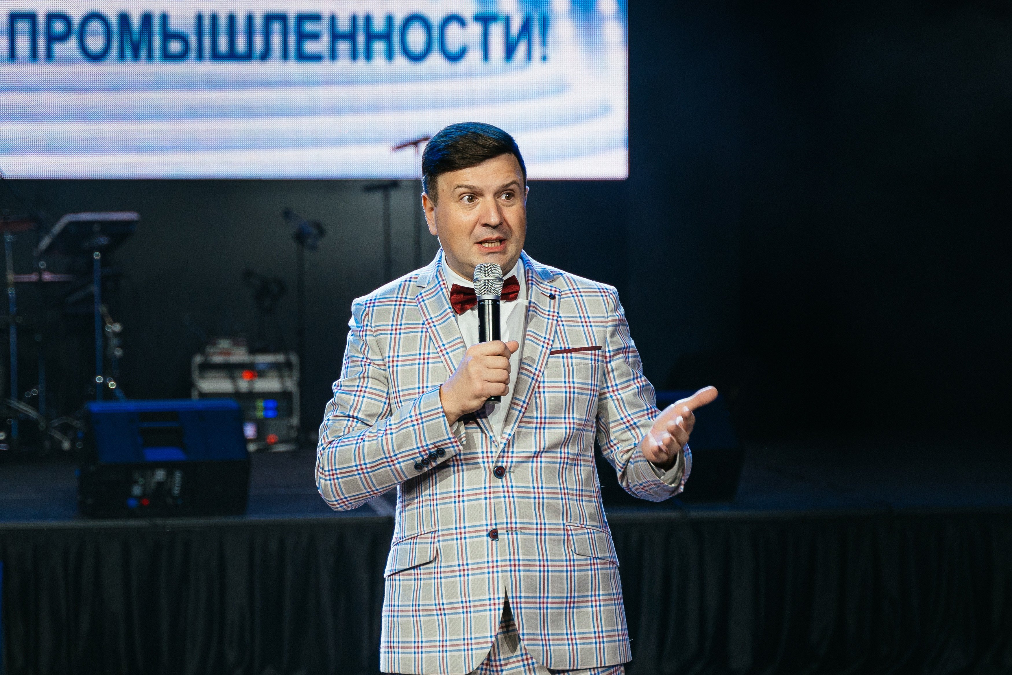 ведущая на свадьбу. дмитрий маузер ведущий. кафе брянск новогодний корпоратив. совкомбанк корпоратив новогодний. алексей тамада краснодарский край.