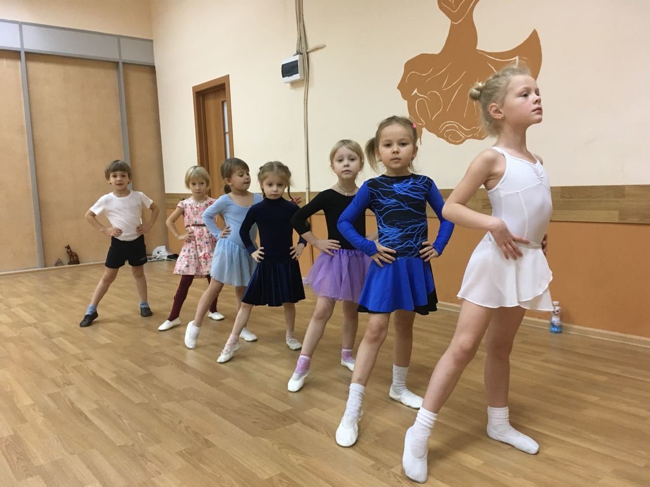 Школа танцев 3 года. Школа бальных танцев. Школа спортивных танцев. Кружок бальных танцев. Центр спортивного танца Санкт-Петербург.