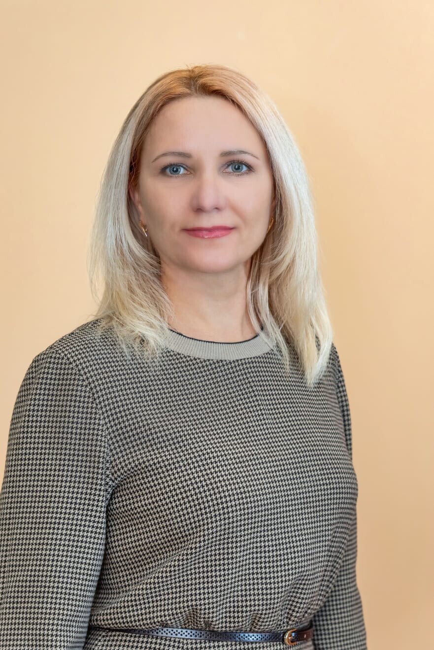 Елена Светикова