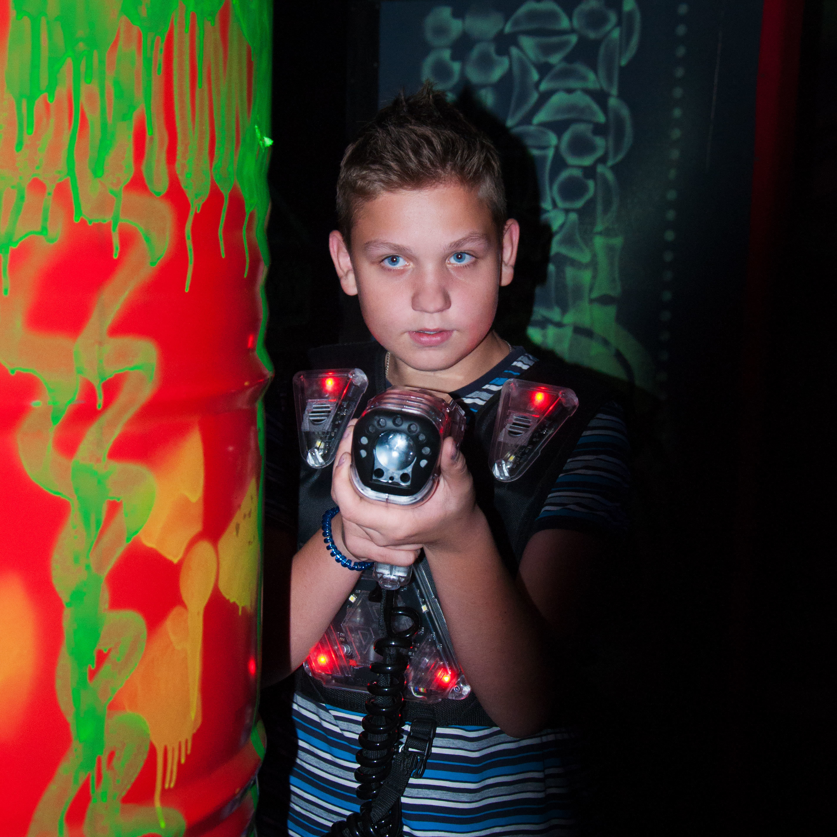 аэропарк детская комната бумеранг. лазертаг в трц аэропарк. лазертаг в трц аэропарк. чистое небо брянск лазертаг. лазер ленд в москве.