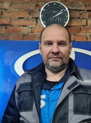 Автослесарь, мастер цеха Игорь Васильевич Даровских