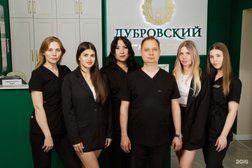 Стоматологическая клиника Дубровский, с рейтингом 4.8 - находится по адресу Владивосток, Сахалинская улица, 11 