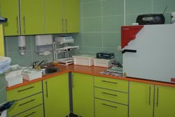Стоматология Мастер Дент, с рейтингом 2.5 - находится по адресу Республика Алтай, Горно-Алтайск, Коммунистический проспект, 1/4а 