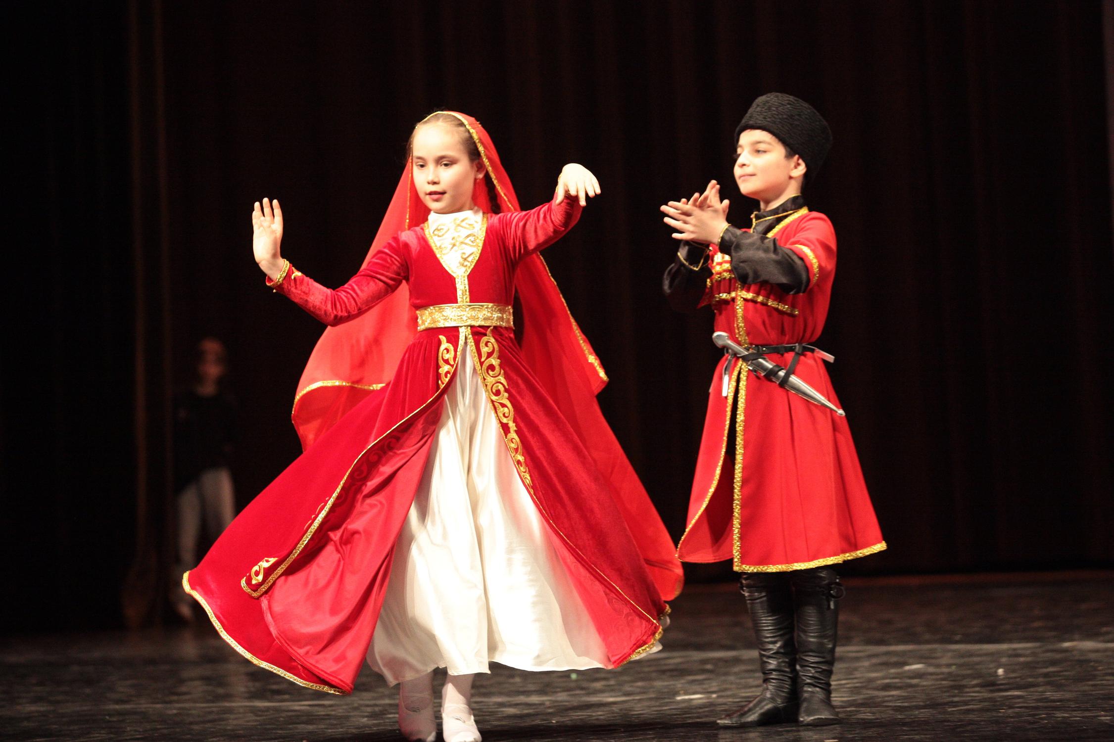 Кавказские танцы Кавказ Лэнд