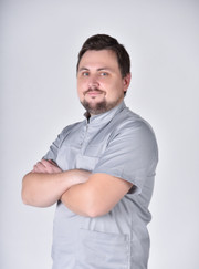 Имплантолог, стоматолог Иван Константинович Кархолев