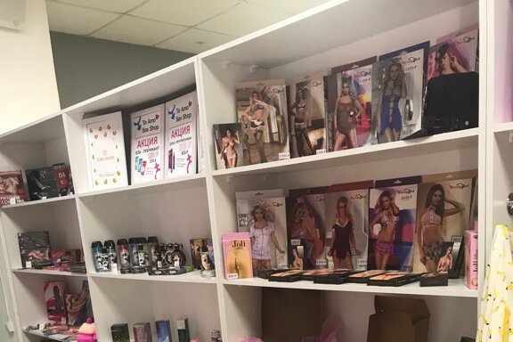 Аққұбаның XXX суреті Қыздар өз фотоларын жалап жатыр