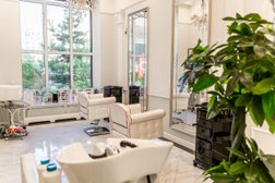 Салон красоты Pravda, с рейтингом 4.7 - находится по адресу Москва, Новомосковский административный округ, посёлок Коммунарка, улица Липовый Парк, 5, корп. 2 