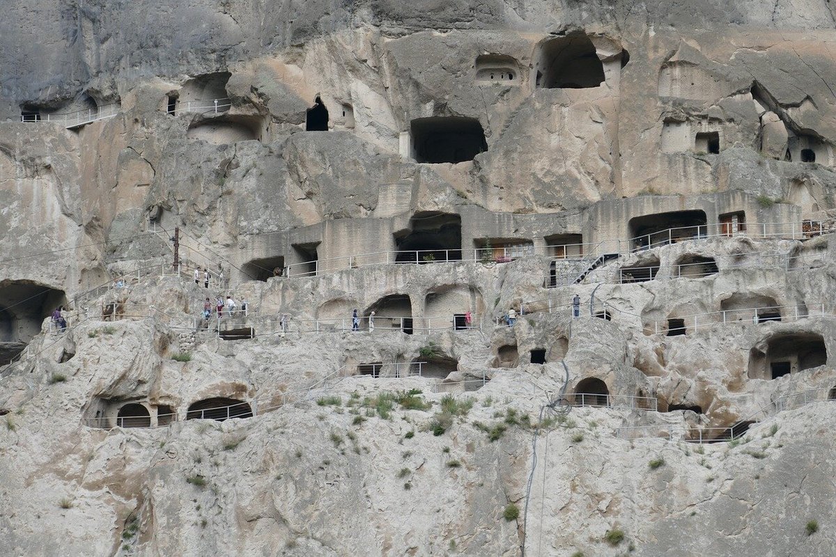 Пещерный город Вардзиа крупным планом