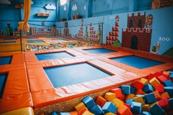 Батутный парк Mario, с рейтингом 3.8 - находится по адресу Киров, Первомайский район, 610000, улица Ленина, 1Б 