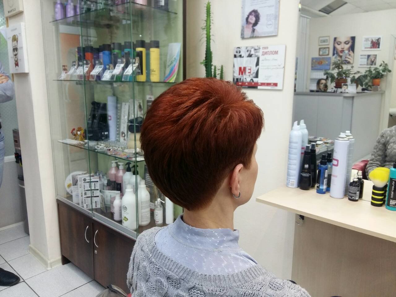 Женская стрижка мытищи. Салон гламур в одинцово. Женская стрижка мытищи. Боб велл стрижка фото. Оформление краевой линии волос.