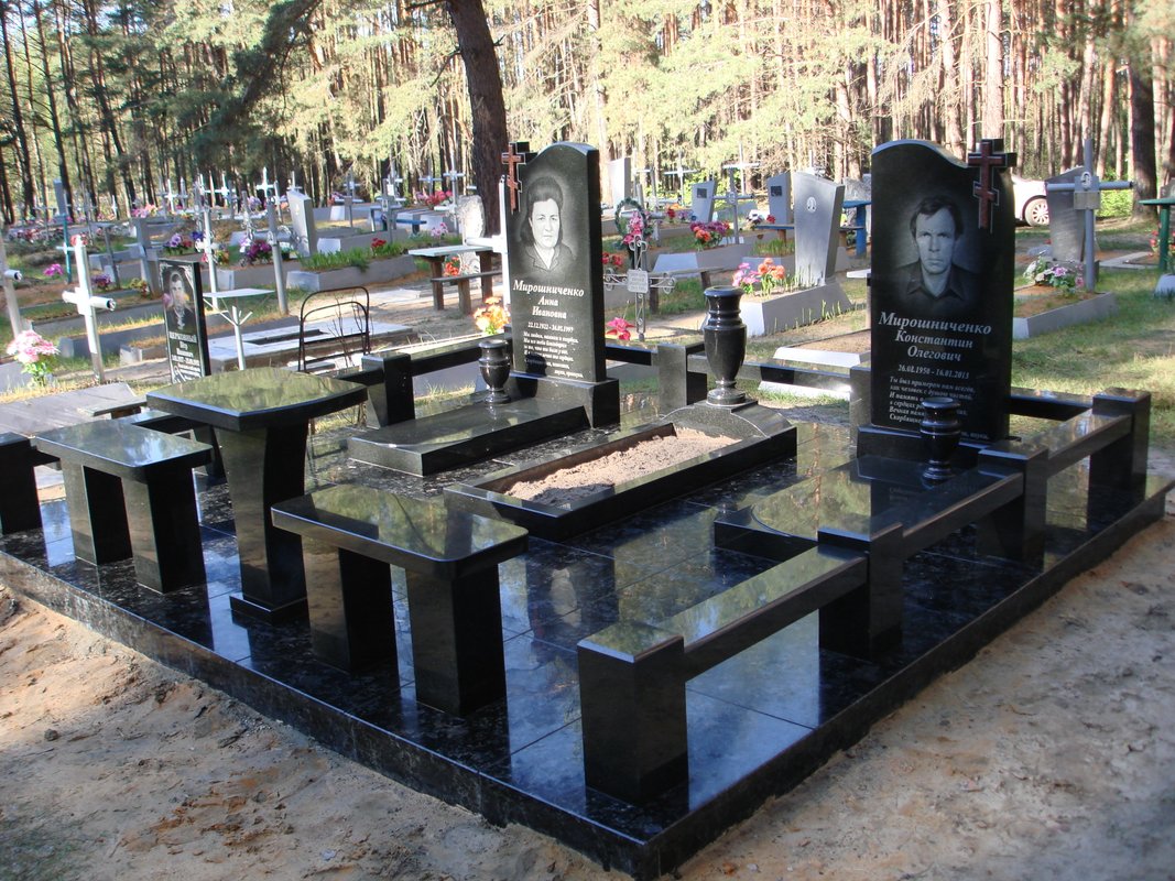 Памятники из Букинского черного гранита