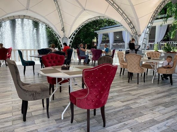 Кафе в парке горького ростов на дону. Ресторан иверия на нагатинской набережной. Иверия парк. Парк горького ростов. Сотый пруд ростов-на-дону ресторан.
