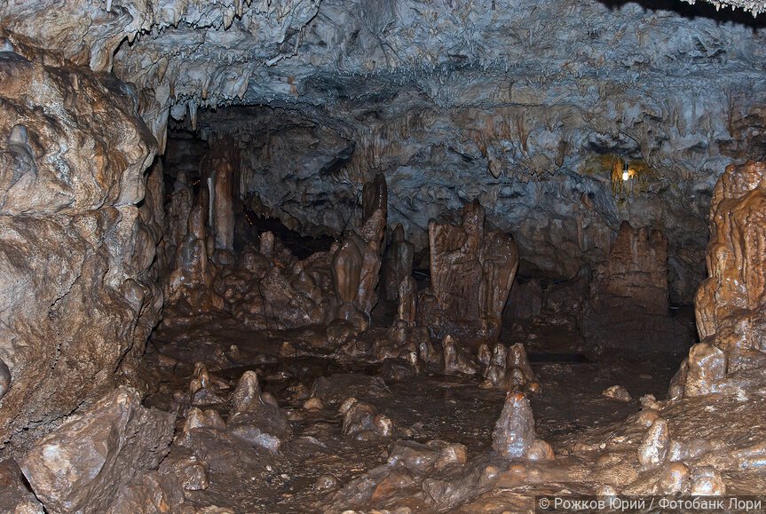 Внутри пещеры Нежной