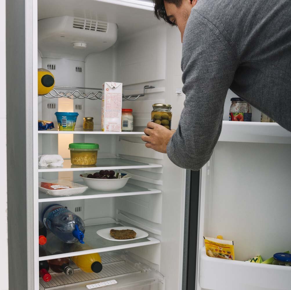 Почему в домашние холодильники. Холодильник. Открытый холодильник. Холодильник с продуктами. Открытый холодильник с продуктами.