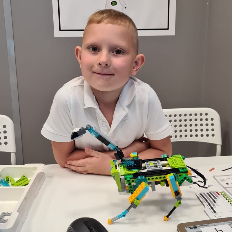 Жаткин инженериада угмк гайский гок. Младший инженер. Робототехника для детей. Технолаб академия летняя школа. Робототехника для дошкольников.