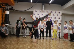 Профессиональная школа брейк-данса Особый стиль, с рейтингом 4.7 - находится по адресу Волгоград, Академика Богомольца, 4а 