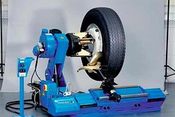 Шинный центр Зипшина, с рейтингом 5 - находится по адресу Курган, Федеральная трасса Иртыш 258 километр, 1Б/2 