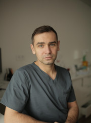 Имплантолог, стоматолог-хирург Олег Васильевич Причетников