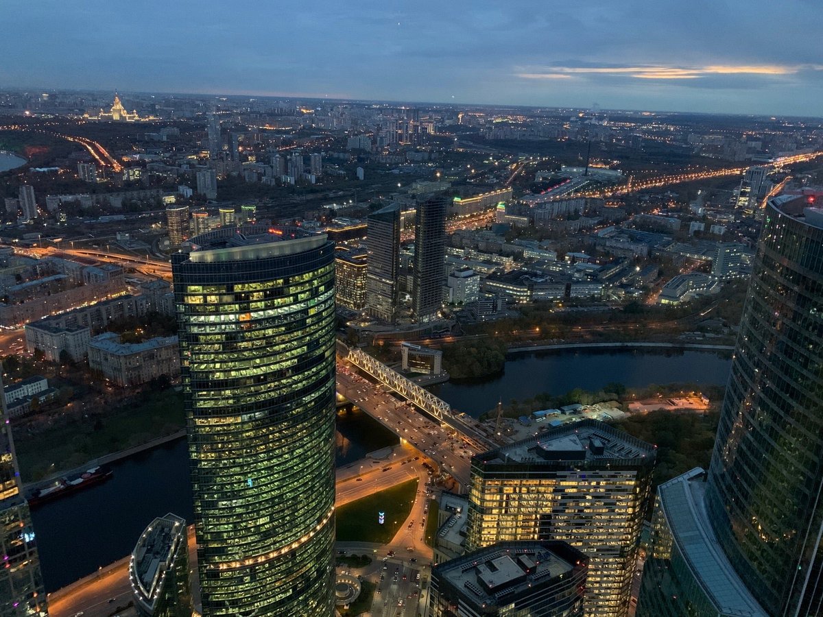 Вид на здания Москва-сити ночью