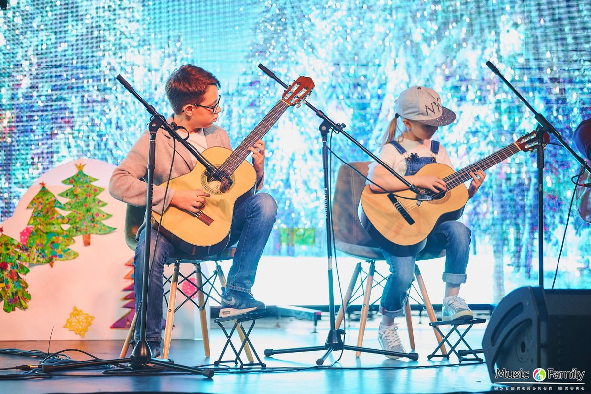 Musician family. звонниковы семья музыканты. музыкальная семейка. ферст мьюзик фэмили. родители и дети.