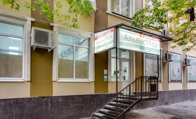 Жігіттің жыныс мүшесін жұлып алған жалаңаш қыздың суреті