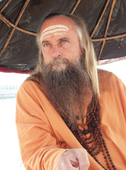 Инструктор по йоге Акхилешваранада Сарасвати Свами