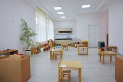 Монтессори школа-сад Родник, с рейтингом 4.7 - находится по адресу Белгородская область, Дубовое, Липовая улица, 17 