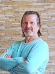 Инструктор по йоге Александр Сероноженко