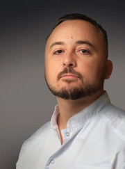 Стоматолог-терапевт, гигиенист стоматологический Роман Александрович Матвеенко