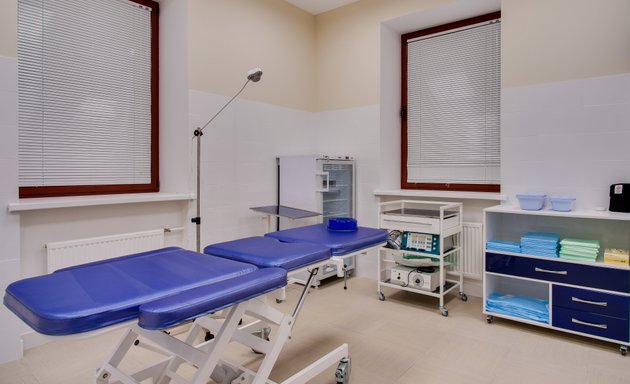 Женя есімді жалаңаш көрші