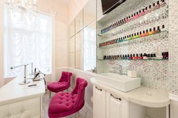 Салон красоты Комильфо, с рейтингом 4.5 - находится по адресу Санкт-Петербург, Адмирала Трибуца, 10 лит А 