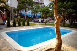 Банкетные залы Альпийский Дворик, с рейтингом 4.6 - находится по адресу Ставрополь, проспект Кулакова, 17г 