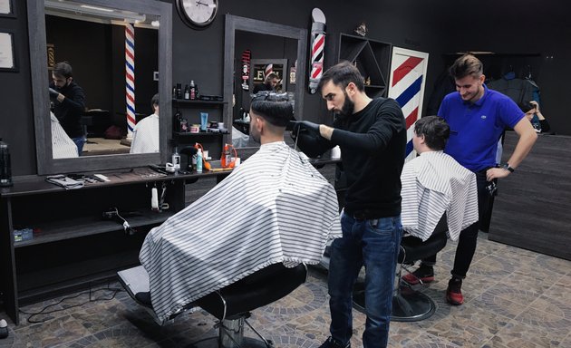 День парикмахера: почему мастера заслужили уважение