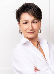 Риелтор, специалист отдела продаж Ольга Юрьевна Богомолова