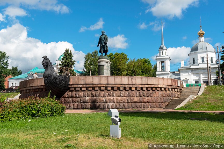 Памятник Афанасию Никитину