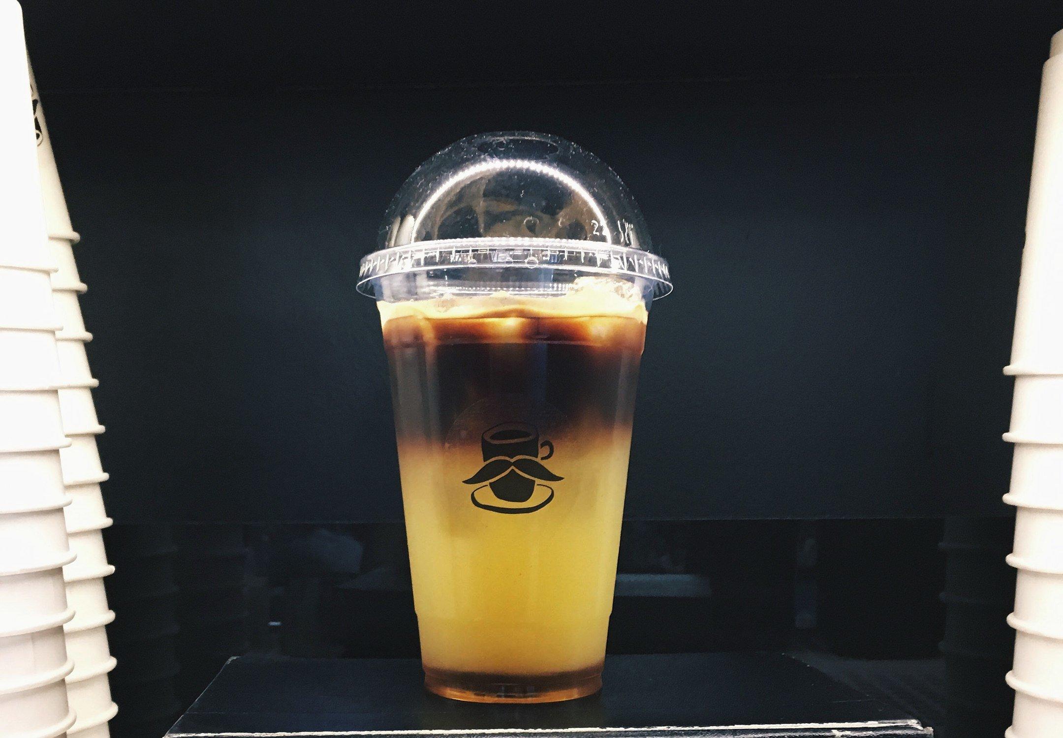 Горький кофе вывеска. Кофейня горький. Кофейня горький одинцово. Горького 65 саратов. Кофейня горький.