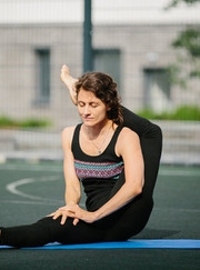 Инструктор по йоге, тренер по ОФП Елена Саноцкая