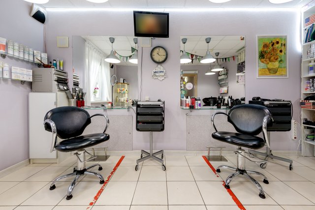 Салон красоты Rudy’s Barbershop – элегантная классика в гармонии с промышленным стилем