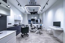 Стоматологическая клиника ESSECLINIC, с рейтингом 4.9 - находится по адресу Москва, район Раменки, 119192, Минская улица, 1Г к1 