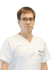 Абдоминальный хирург, колопроктолог Александр Бахытович Хангиреев