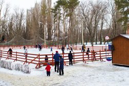 Каток Левый берег, с рейтингом 2.9 - находится по адресу Воронеж, Новосибирская улица, 5 